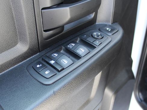 Used 2024 RAM 2500 Tradesman w/ Chrome Appearance Group AWD/4WD image 34