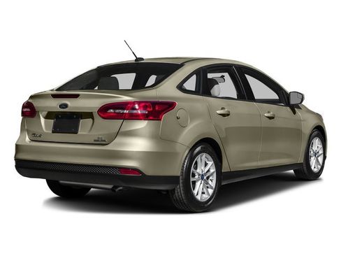 Used 2016 Ford Focus SE FWD image 2