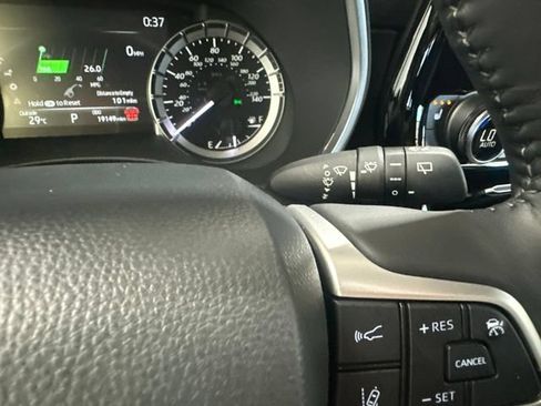 Used 2024 Toyota Highlander XLE AWD/4WD image 24