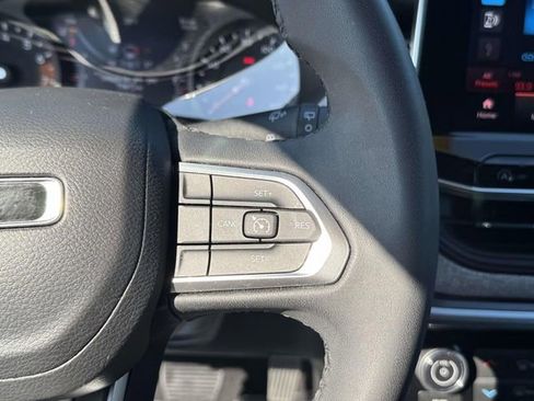 Used 2024 Jeep Compass Latitude AWD/4WD image 7