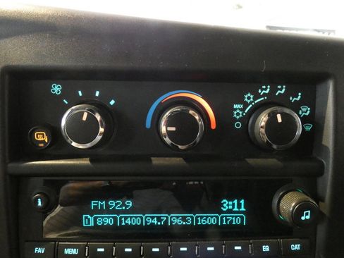 Used 2023 GMC Savana 2500 w/ Driver Convenience Package image 14