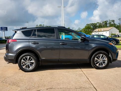 Used 2018 Toyota RAV4 XLE AWD/4WD image 19