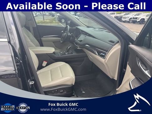 Certified 2023 Cadillac XT4 Luxury w/ Cold Weather Package AWD/4WD image 4