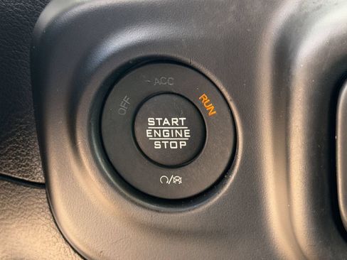 Used 2023 Jeep Wrangler Unlimited Sahara AWD/4WD image 17