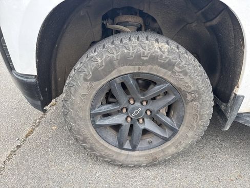 Used 2020 Chevrolet Silverado 1500 LT Trail Boss image 9