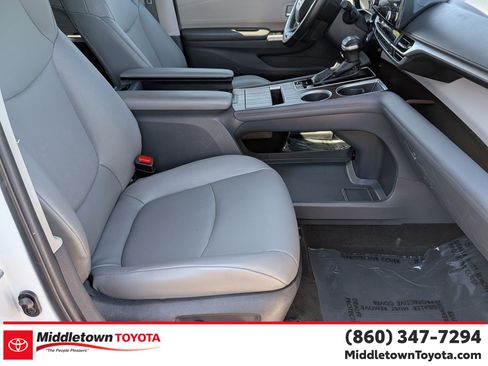 Certified 2024 Toyota Sienna XLE AWD/4WD image 34