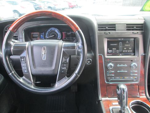 Used 2015 Lincoln Navigator Luxury image 17