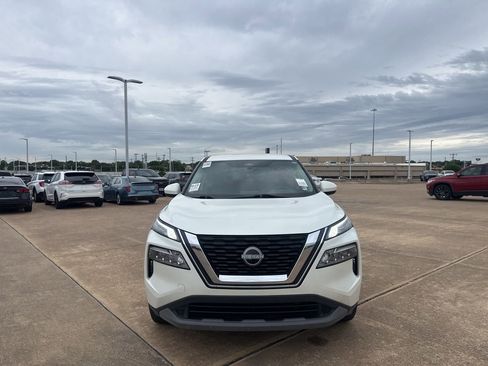 Certified 2023 Nissan Rogue SV FWD image 4
