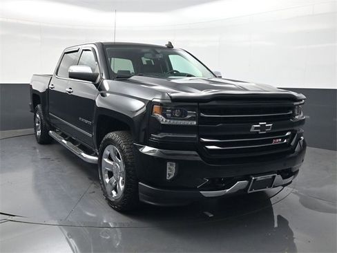 Used 2017 Chevrolet Silverado 1500 LTZ Z71 w/ LTZ Plus Package image 2