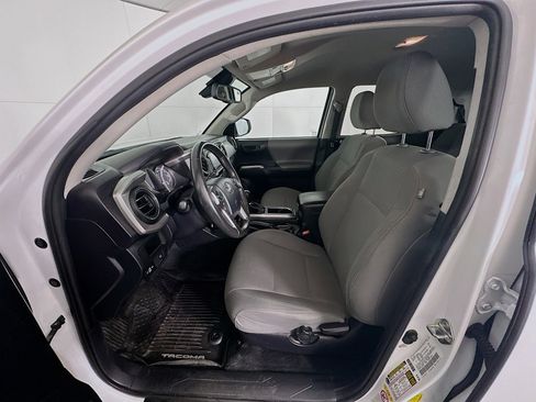 Used 2018 Toyota Tacoma SR5 image 13