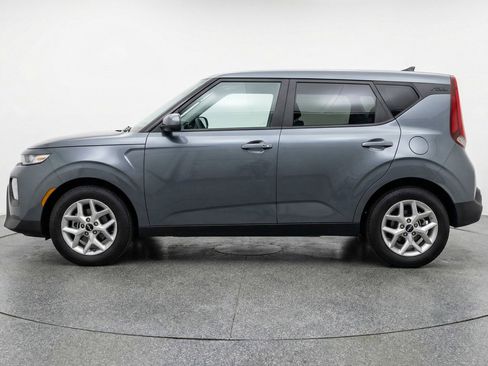 Used 2025 Kia Soul LX w/ LX Technology Package FWD image 4