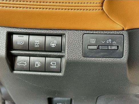 Used 2019 Toyota Avalon Limited w/ Advanced Safety Package FWD image 17