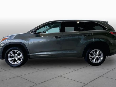 Used 2016 Toyota Highlander Plus FWD image 32