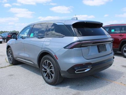 Used 2024 Lincoln Nautilus Premier AWD/4WD image 35