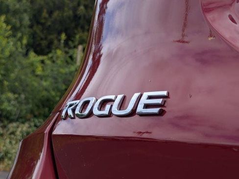 Used 2018 Nissan Rogue SV AWD/4WD image 31