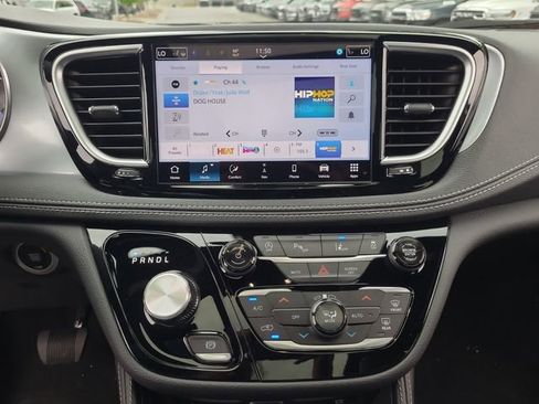 New 2026 Chrysler Pacifica Limited w/ Uconnect Theater Family Group image 13