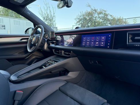 New 2025 Porsche Macan 4S Electric AWD/4WD image 26