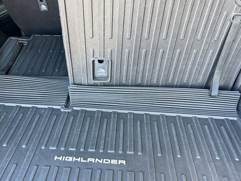 Certified 2024 Toyota Highlander XSE FWD image 22