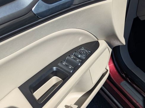 Used 2017 Ford Fusion SE w/ Fusion SE Technology Package FWD image 27