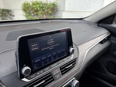 Used 2025 Nissan Altima 2.5 SV FWD image 19