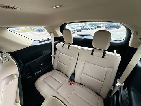 Certified 2020 Ford Explorer XLT w/ Equipment Group 202A image 4