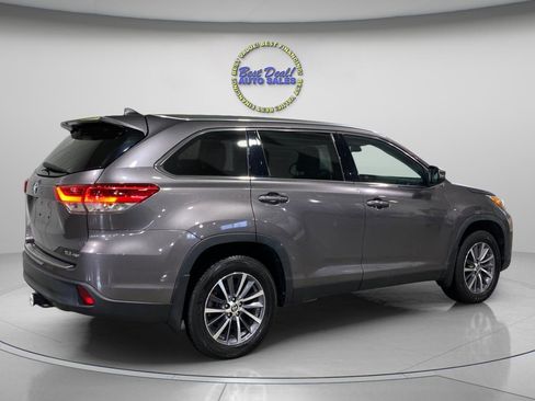 Used 2019 Toyota Highlander XLE AWD/4WD image 6