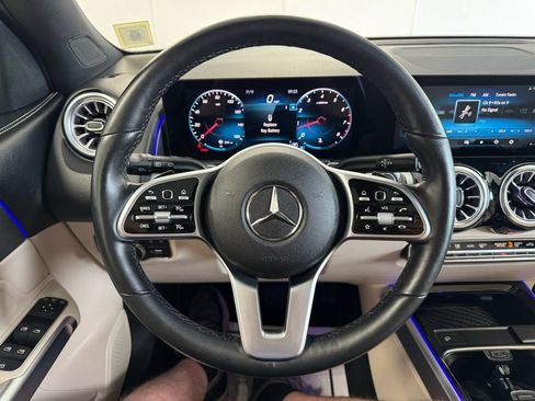 Used 2022 Mercedes-Benz GLB 250 4MATIC w/ Premium Package Lite image 35