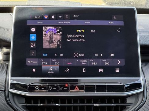 Used 2025 Jeep Compass Latitude w/ Altitude Special Edition image 3