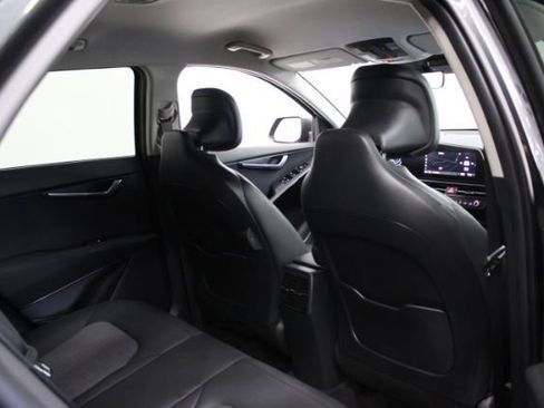 Used 2024 Kia Niro EX FWD image 27