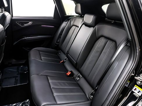 Used 2025 Audi Q4 e-tron Premium Plus w/ Premium Plus image 9