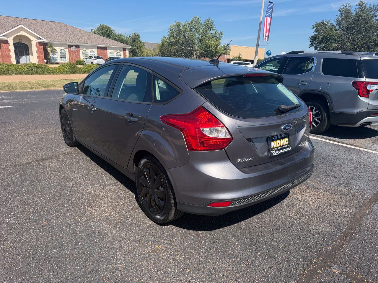 Used 2012 Ford Focus SE FWD image 2