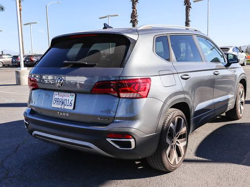 Used 2022 Volkswagen Taos SEL w/ Panoramic Sunroof Package image 6