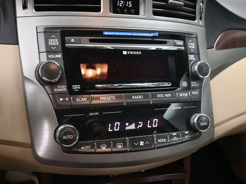 Used 2011 Toyota Avalon Limited FWD image 28