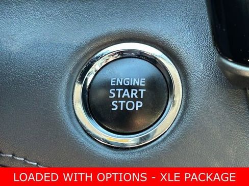 Used 2022 Toyota Highlander XLE image 28
