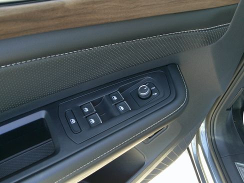 Used 2024 Volkswagen Atlas SE image 9