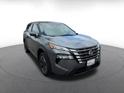 Used 2025 Nissan Rogue SV AWD/4WD image 3