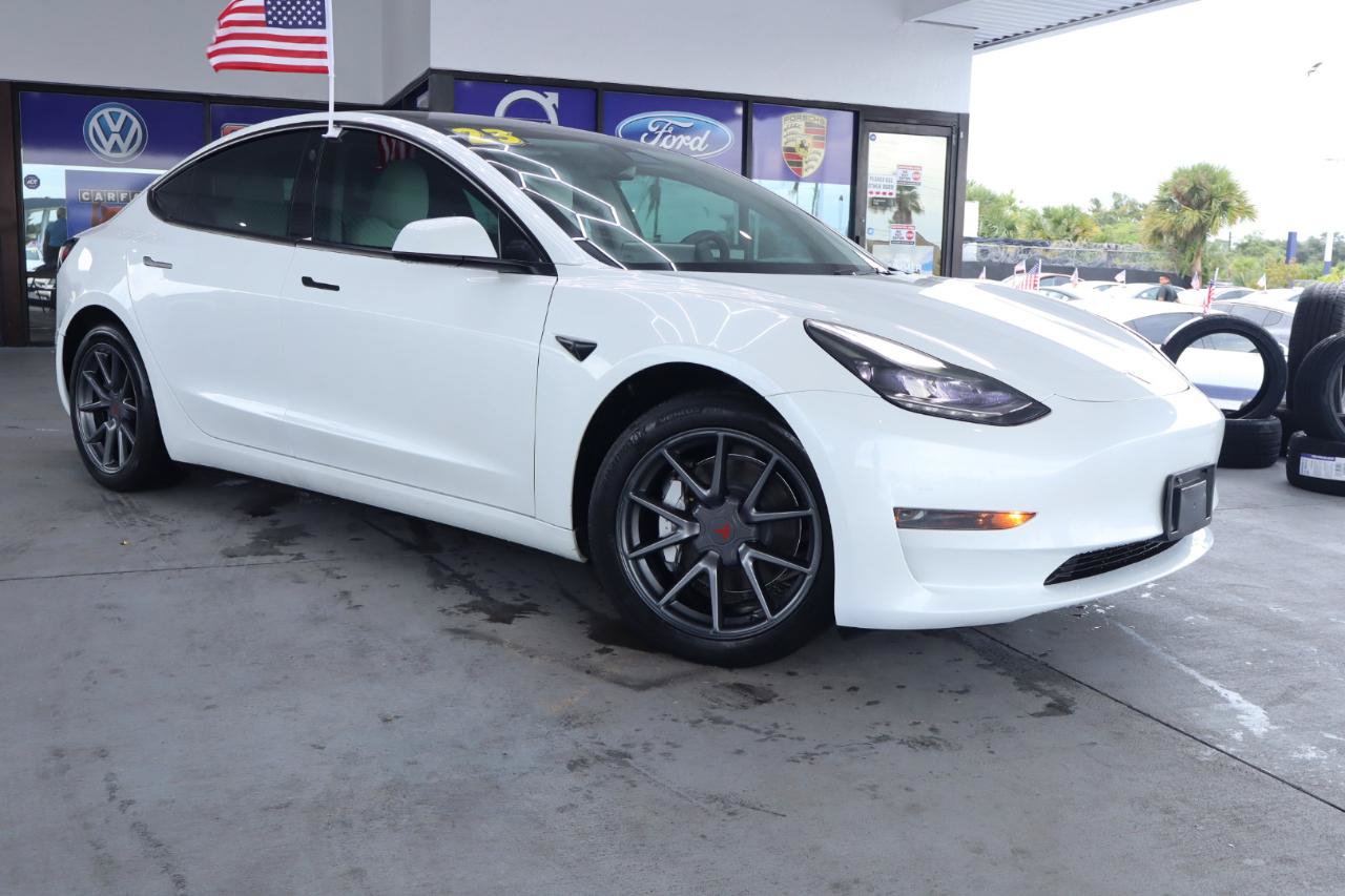 Used 2023 Tesla Model 3 Standard Range RWD image 3