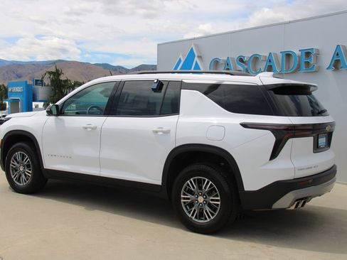 Certified 2024 Chevrolet Traverse LT image 6