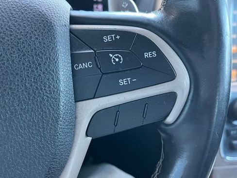 Used 2017 Jeep Grand Cherokee Overland image 42