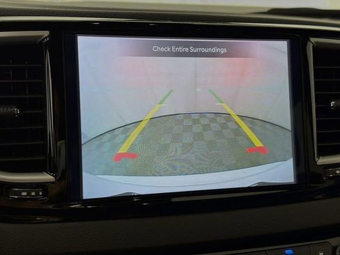 Used 2025 Chrysler Pacifica Select FWD image 17