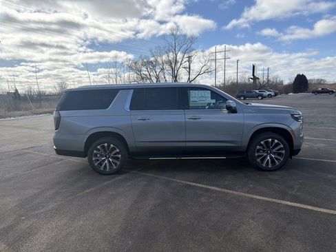 New 2026 Chevrolet Suburban High Country image 4
