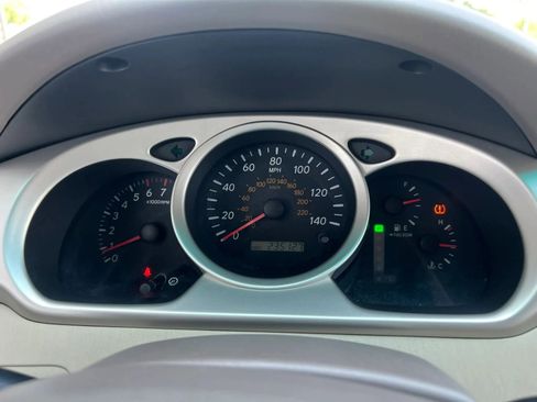 Used 2005 Toyota Highlander Limited image 19
