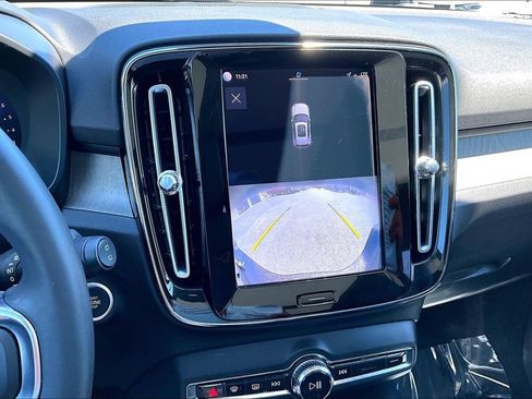 Used 2023 Volvo XC40 B4 Ultimate FWD image 17