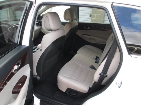 Used 2016 Kia Sorento LX image 16