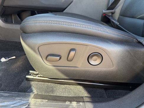 New 2026 Chevrolet Equinox EV LT image 17