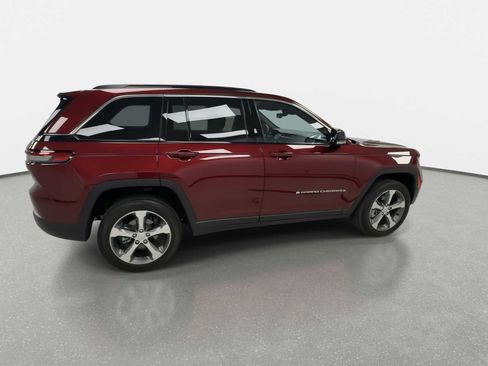 Used 2024 Jeep Grand Cherokee Limited w/ Luxury Tech Group II AWD/4WD image 9