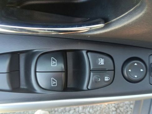 Used 2019 Nissan Kicks SR w/ SR Premium Package image 16