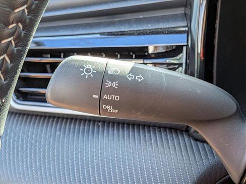 Used 2025 Toyota Camry SE image 9