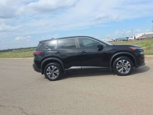 Used 2023 Nissan Rogue SV FWD image 5