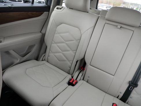 Certified 2024 Volkswagen Atlas SE w/ Panoramic Sunroof Package AWD/4WD image 12